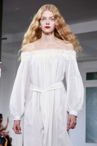 Gabriela-Hearst-RTW-SS19-New-York-9237-1536683260.thumb.jpg.fde6c8f80a9ce2f96cd5b7205d66caa8.jpg