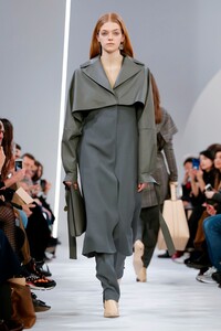 Giada-RTW-FW19-Milan-8561-1550735816.thumb.jpg.f402e328ab9abcea93ef4550a710281e.jpg