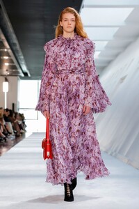Giambattista-Valli-RTW-FW19-Paris-3206-1551708124.thumb.jpg.c47dc1e9e9e39469b667eebce87541f0.jpg