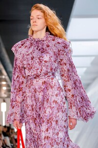 Giambattista-Valli-RTW-FW19-Paris-3208-1551708125.thumb.jpg.b34c7e01186f54a7ae516438cdf5b18d.jpg
