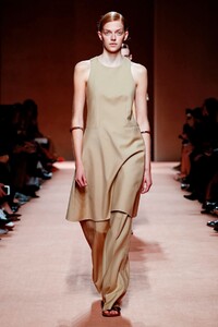 Hermes-RTW-SS20-Paris-8256-1569702484.thumb.jpg.59f1435652e26e056ed2d5b274a657f5.jpg