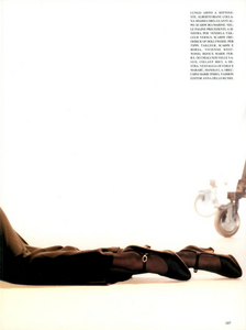 Hollywood_Glamour_Comte_Vogue_Italia_December_1994_04.thumb.png.34cfdb9209ab864a091cb68ab458370a.png