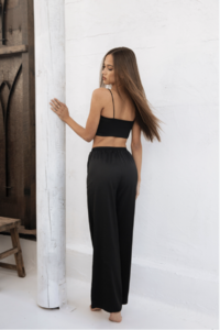 Honeysetblackjohansenxisabellemathers.thumb.png.e4cec2017c120962017ce7960f59f378.png