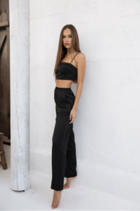 Honeysetblackjohansenxisabellemathers1.thumb.png.4ff5418669f84076b46e8d8e2c59b441.png