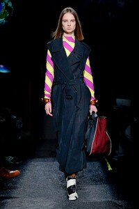 J-W-Anderson-Menswear-FW19-Paris-4738-1547645167.thumb.jpg.9541a621fe863014a466c6d6ddc7177d.jpg