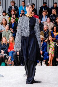 J-W-Anderson-RTW-FW19-London-3989-1550496474.thumb.jpg.5140d1798df7e6f778e51fdbaa9353b7.jpg