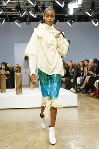 JW-Anderson-RTW-FW18-London-3195-1518862774.thumb.jpg.a350af605dc83556633733075c1e0d6c.jpg
