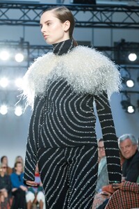 JW-Anderson-RTW-FW20-London-2414-1581945749.thumb.jpg.16f48f638e735214a706d4b53ed346b1.jpg