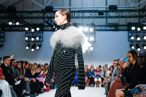 JW-Anderson-RTW-FW20-London-49440-1581949124.thumb.jpg.009ee2170572bb86867c906f9a4d7f8d.jpg