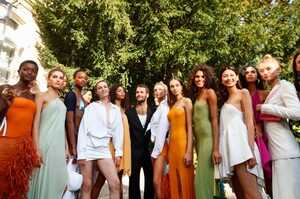 Jacquemus-RTW-SS19-Paris-34523-1537806346.thumb.jpg.b3c26d5a5cdcc5b3634a9eb2ddb0204e.jpg