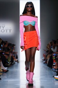 Jeremy-Scott-RTW-SS19-New-York-5897-1536286612.thumb.jpg.a039e70562ec5d89ec157bb9ef99d4a5.jpg