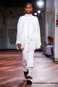 Jil-Sander-Men-Women-RTW-SS19-Milan-2254-1537365071.thumb.jpg.3c99e1c2df7259b715038090a4678f54.jpg
