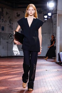Jil-Sander-Men-Women-RTW-SS19-Milan-2299-1537365269.thumb.jpg.fa3159051096ddbb4b367f9b339203ba.jpg