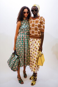Kate-Spade-RTW-SS19-New-York-8534-1536405213.thumb.jpg.e8cf675c53b006973582444692a4b72d.jpg