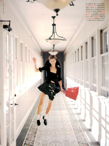 Kilt_Chin_Vogue_Italia_February_1994_06.thumb.png.fa52d2c74ac8e98f23b16af3a7208c20.png