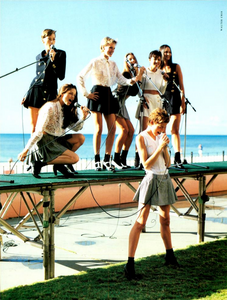 Kilt_Chin_Vogue_Italia_February_1994_07.thumb.png.a0299e5ac16f69dbc535ea505693a0b9.png