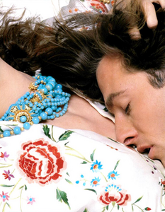 King_Vogue_Italia_May_1987_04.thumb.png.a37755504119bd9fd430a1aba8e38885.png