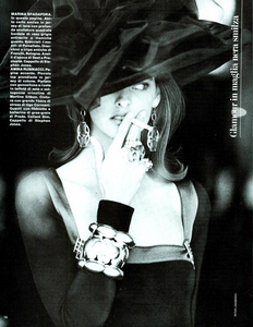 Lindbergh_Vogue_Italia_April_1987_02_07.thumb.png.247f81cb97b1b6674da2657b0cb81539.png