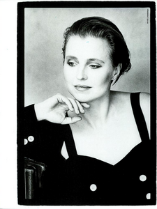 Lindbergh_Vogue_Italia_February_1987_02_02.thumb.png.91c9cecb8a7ea9968b41bcda8c7ff617.png