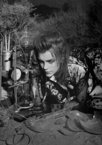 Lindbergh_Vogue_Italia_March_2005_10.thumb.png.f3f2572d04b0072f8fd16f3e7dd41df7.png