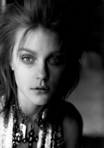 Lindbergh_Vogue_Italia_March_2005_14.thumb.png.768a49328d41c55d89287781e35aa7f7.png