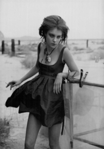 Lindbergh_Vogue_Italia_March_2005_15.thumb.png.3525602951597c811020686e2ead2e98.png