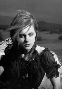 Lindbergh_Vogue_Italia_March_2005_18.thumb.png.3ff0b870a075e21229268990e5edf098.png
