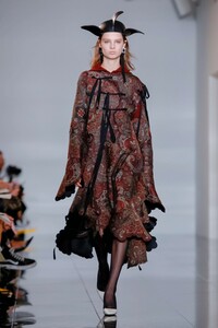 Loewe-RTW-FW19-Paris-0481-1551434655.thumb.jpg.df9bdfa8c9f795c7744b558a08aab538.jpg