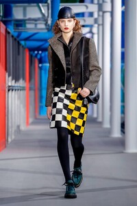 Louis-Vuitton-RTW-FW19-Paris-7463-1551807229.thumb.jpg.c092521cf3e4560c8b335063a31b8c9a.jpg