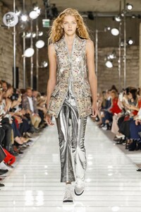 Louis-Vuitton-RTW-SS18-Paris-1056-1507057027.thumb.jpg.074d096de96dc4540934dfaf6bcff7a2.jpg