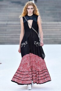 Louis_vuitton_cruise_ss18_0810.thumb.jpg.f652d75a80814d112997094d3df12cc4.jpg