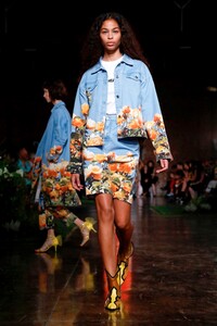 MSGM-RTW-SS19-Milan-4684-1537544597.thumb.jpg.47d8745fdb4c9286f8b495141d3aec31.jpg