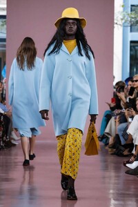 Mansur-Gavriel-RTW-SS18-New-York-7873-1505071896.thumb.jpg.2871f1d32187404621f3f769b8c2878e.jpg