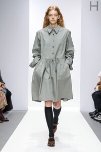 Margaret-Howell-RTW-FW20-London-9027-1581859528.thumb.jpg.3e703d6f1df37e1f301e0bbc1cb2f8a2.jpg