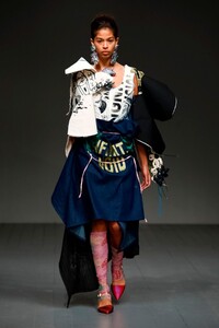 Matty-Bovan-RTW-SS19-London-2093-1536949016.thumb.jpg.fee741f975f935c46dbf80e5590a4c6c.jpg