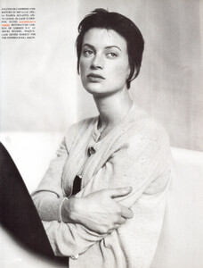 Meisel_Vogue_Italia_August_1993_06.thumb.jpg.6b03f967a493403aedf86a3550c86abd.jpg