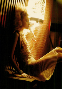Meisel_Vogue_Italia_March_2005_17.thumb.png.93302616a51c47a7ff5e15535e1dc5f3.png