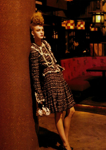 Meisel_Vogue_Italia_March_2005_20.thumb.png.39767eeaa51e4be9e5edf16cc7613dd8.png