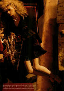 Meisel_Vogue_Italia_March_2005_21.thumb.png.6f25c894202c5e01c33b043540f2eea8.png