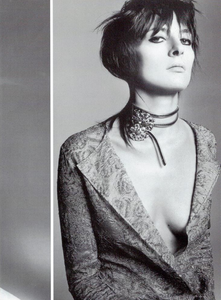 Meisel_Vogue_Italia_November_2000_04.thumb.png.1a34463c0231bf36ea1b2164115fb3b6.png