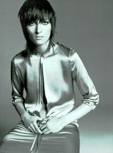 Meisel_Vogue_Italia_November_2000_16.thumb.png.966156cbeff1cead11991f73fe45621b.png