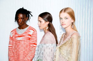 Missoni-Men-Women-RTW-SS19-Milan-7998-1537646723.thumb.jpg.60caa6c15d9087d754acbdac64518983.jpg