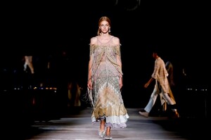 Missoni-Men-Women-RTW-SS19-Milan-8480-1537651490.thumb.jpg.e46de66b23c616c63fce6d89585aa134.jpg
