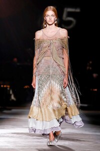 Missoni-Men-Women-RTW-SS19-Milan-8483-1537651494.thumb.jpg.a399f7305de2ab3f5a465172117f1d16.jpg