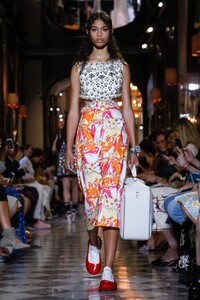 Miu-Miu-Cruise-2019-Paris-5079-1527709845.thumb.jpg.c408ba53c98530c399bbe3665f5cbfc7.jpg
