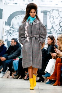 Miu-Miu-RTW-FW18-Paris-1911-1520344662.thumb.jpg.1e0db935c92aaa5e461aaed3b0dc60b5.jpg