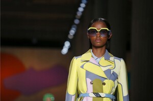 Miu-Miu-RTW-SS17-Paris-7285-1475677750.thumb.jpg.68b4e18fa8ca78cbb918bb889c6a5037.jpg