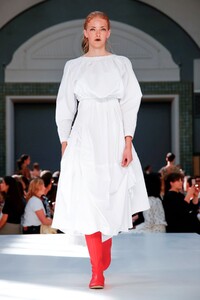 Molly-Goddard-RTW-SS20-London-7714-1568475012.thumb.jpg.353f6e0a139e79fa6d9642227fcc10a3.jpg