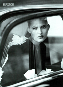 Moore_Vogue_Italia_November_2000_13.thumb.png.d346cc306b4263dda43f5952e2fb23a0.png