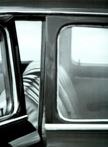 Moore_Vogue_Italia_November_2000_14.thumb.png.59feaac64f974628e5d4fec2223e5bb2.png